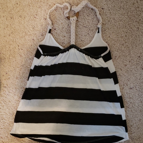 SOLD- Super cute tank top - Picture 2 of 3